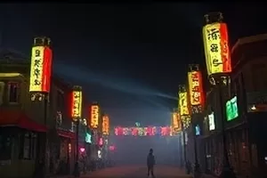 《半城烟火》封面，夜市摊位升起的白汽与暖黄灯串